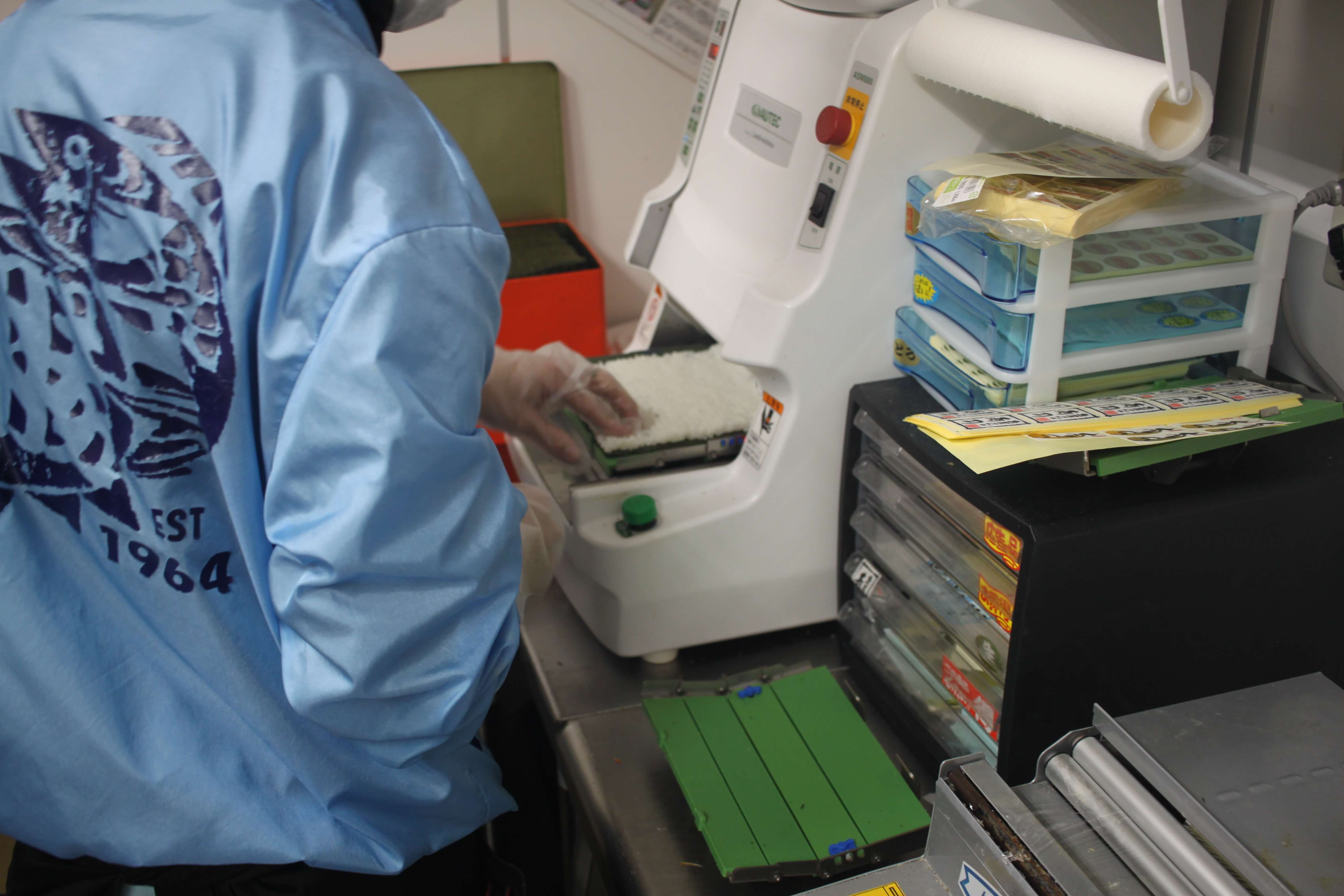 スーパーのおすし